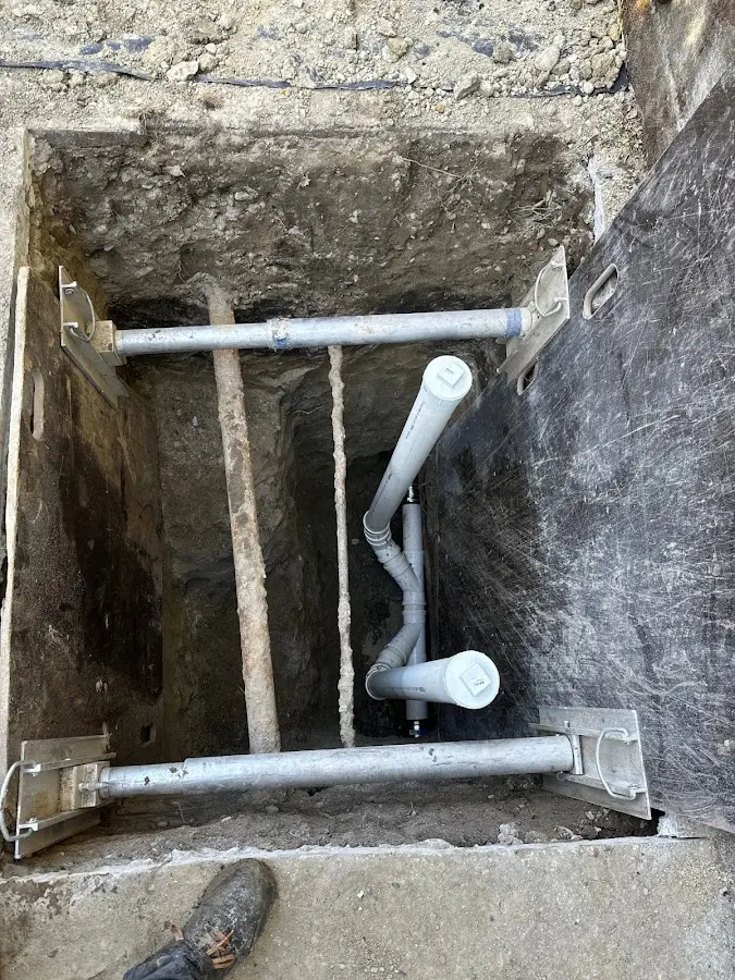 Experienced plumber completing Drain Cleaning work in Cottonwood